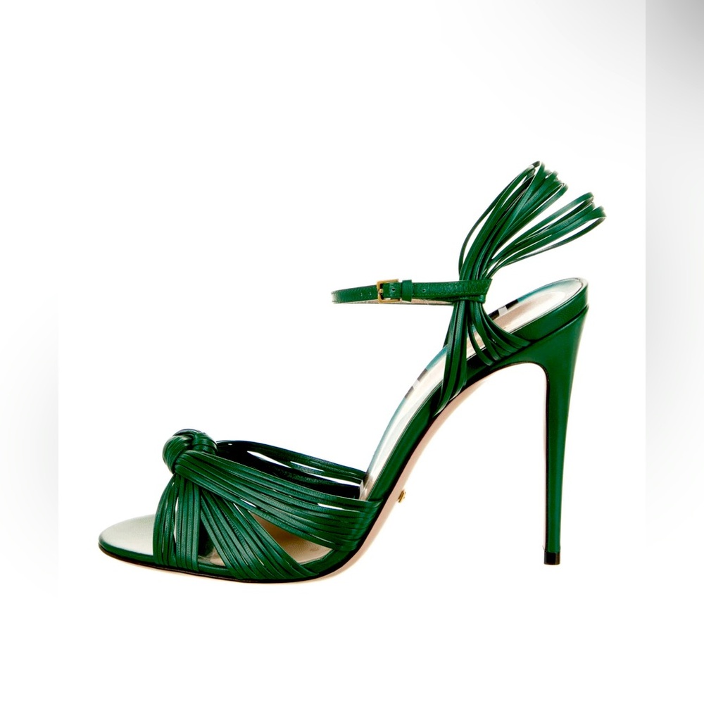 Gucci leather sandals
excellent condition 
No box